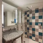 Hotel Hampton By Hilton Centre 3*