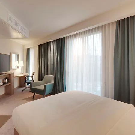 Hotel Hampton By Hilton Centre 3*